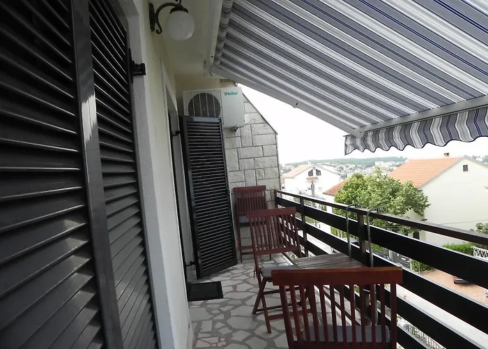 Apartments Katalenic * Selce